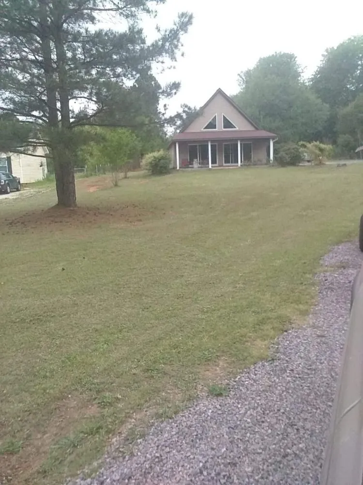 Professional garden landscaping in Gloverville, SC by Norris Lawncare & Pressure Washing Services