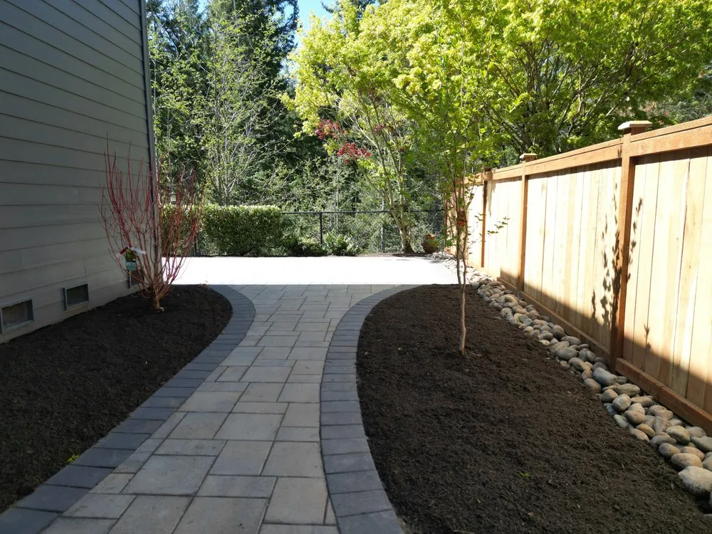 Expert yard cleanup service experts serving Renton, WA - Northeast Landscaping Service