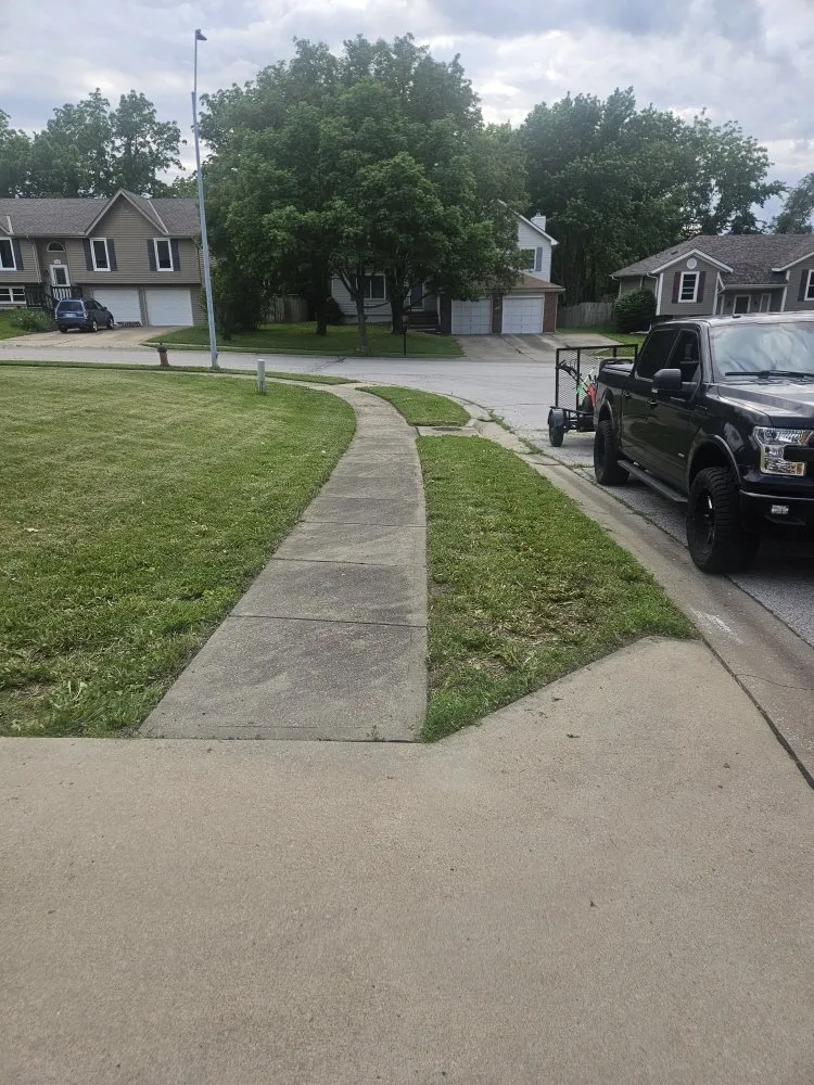 Top-rated yard maintenance in Kansas City, MO by Northland Cutz KC