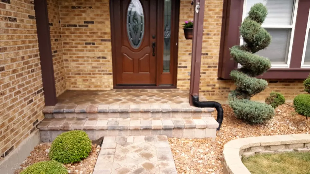 Professional residential landscaping for residential properties in Mount Prospect, IL by Northscape Enterprises