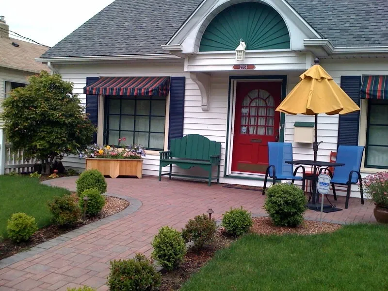 Expert lawn mowing service experts serving Aurora, OR - Northwest Outdoor Living and Landscapes