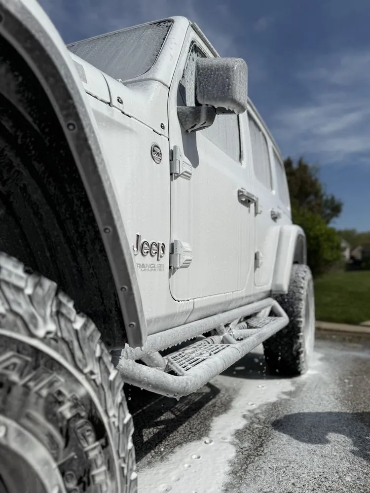 Custom yard maintenance in Mishawaka, IN by Nova Shine