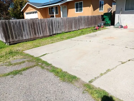 Noy Landscaping Logo