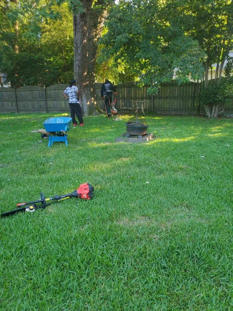 Expert yard cleanup service experts serving Newport News, VA - Nu Era Janitorial