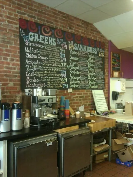 Custom yard cleanup service for beautiful yards across Oakland Park, FL - Nu Turf Sod & Garden