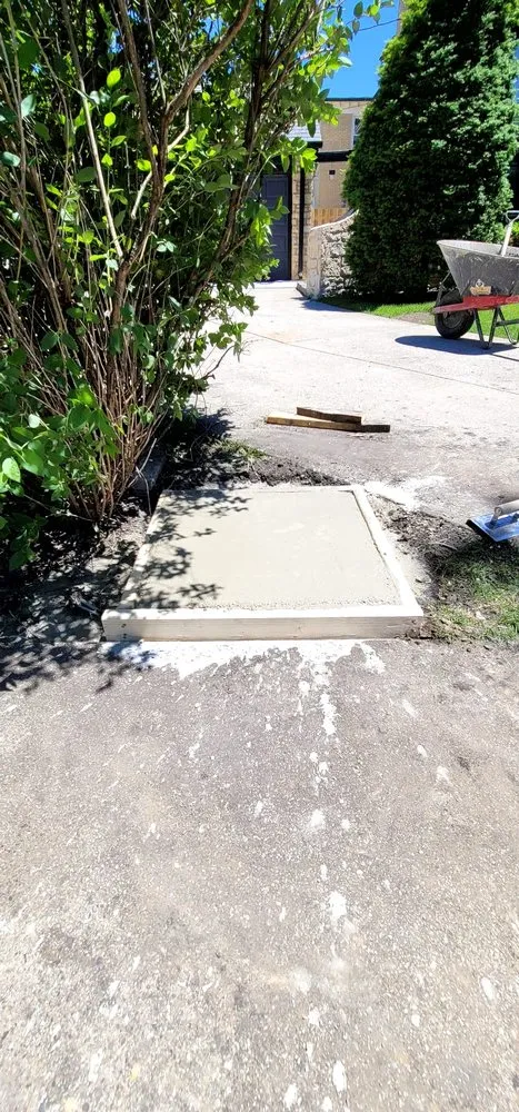 Professional residential landscaping for year-round maintenance in Chicago, IL by Nueva Casa