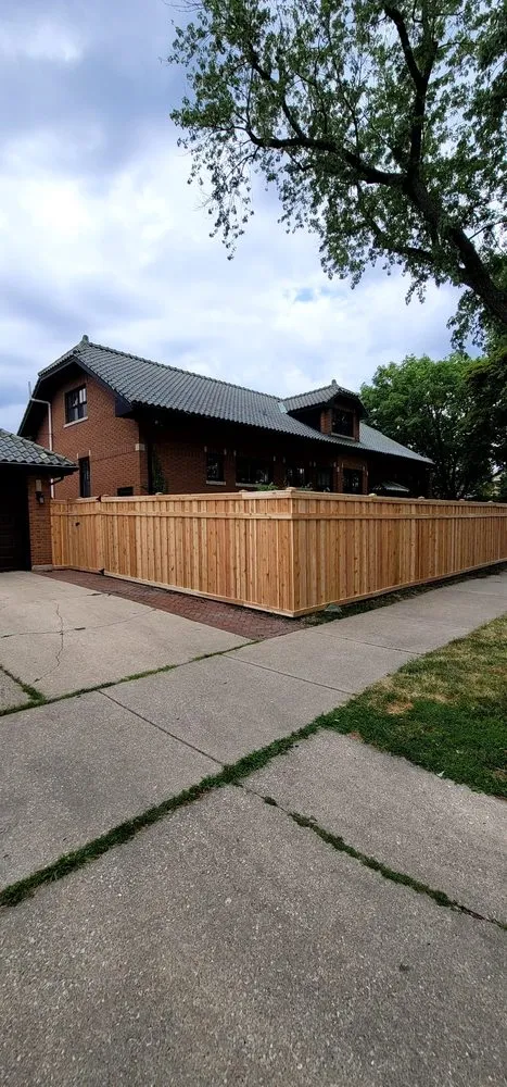 Professional lawn care service experts serving Chicago, IL - Nueva Casa