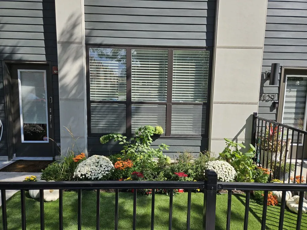 Top-rated lawn mowing service in Chicago, IL by Nueva Casa