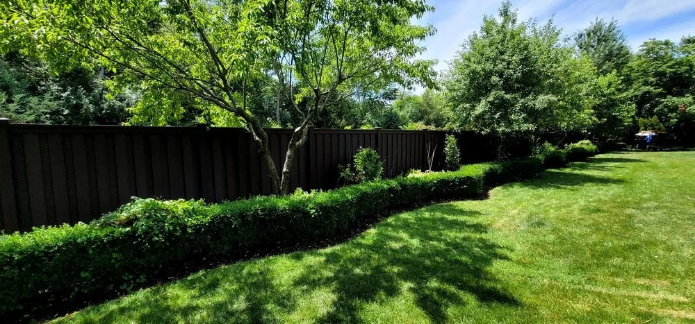 Expert lawn mowing service for homes across Chicago, IL - Nueva Casa