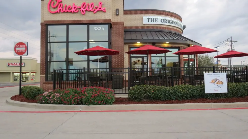 Expert lawn care service for year-round maintenance across Beaumont, TX - Number One Lawn Service