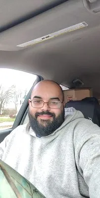 Nunes & Son Moving Services Logo