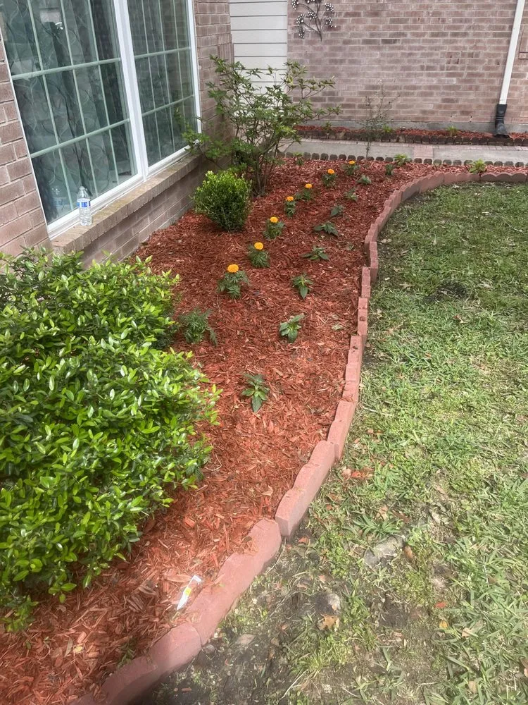 Affordable garden landscaping in Houston, TX by Nunez Lawn Care