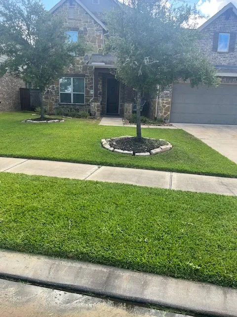 Local yard maintenance for beautiful yards across Missouri City, TX - NuWave Landscaping
