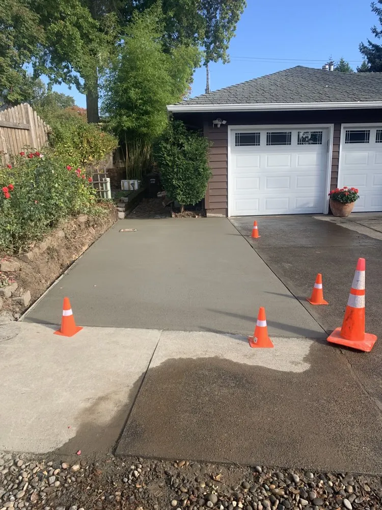 Expert yard maintenance in Clackamas, OR by NW Quality Construction & Hardscape