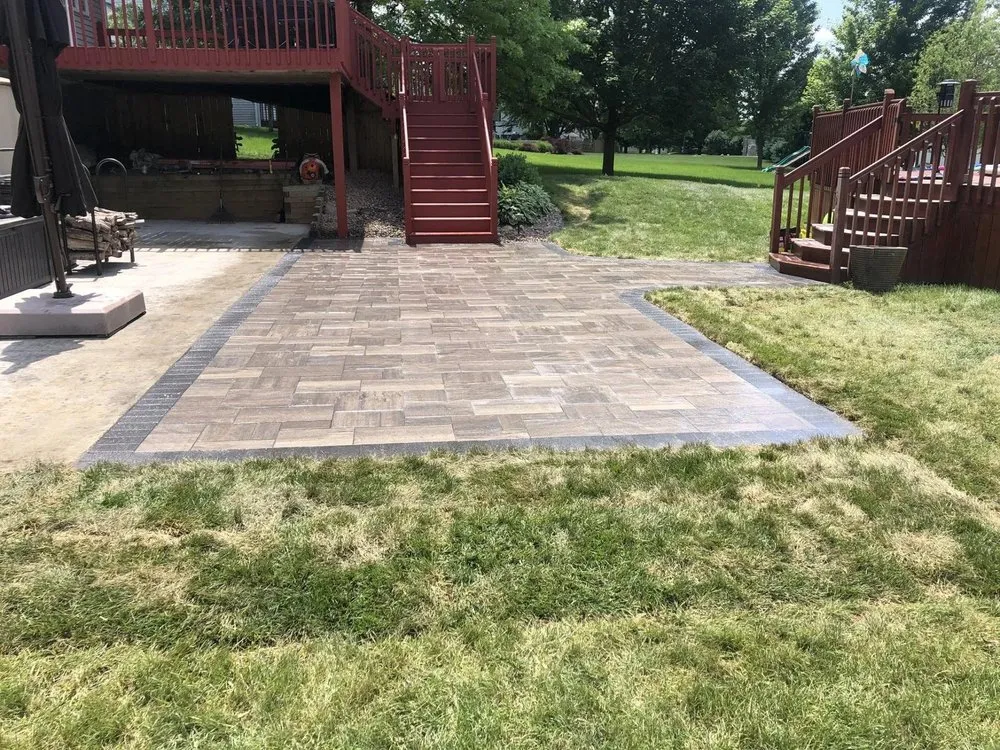 Top-rated yard cleanup service for residential properties in Belvidere, IL by Nystrom's