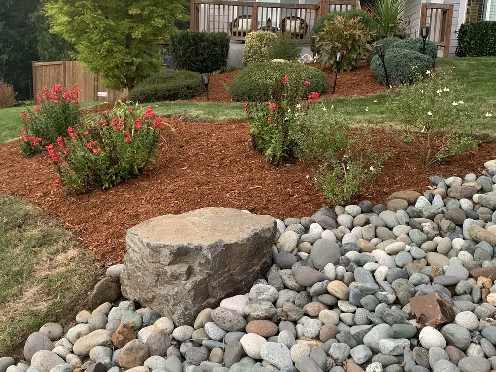Custom landscaping services for residential properties in Lynnwood, WA by O& E Landscaping Services