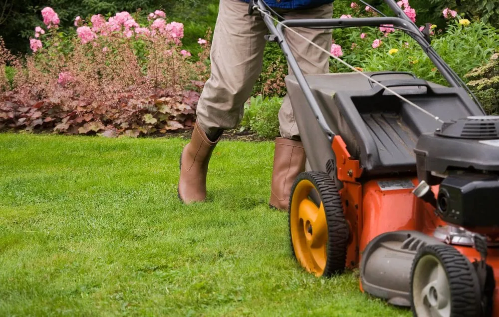 Affordable lawn mowing service for homes in Lynnwood, WA by O& E Landscaping Services