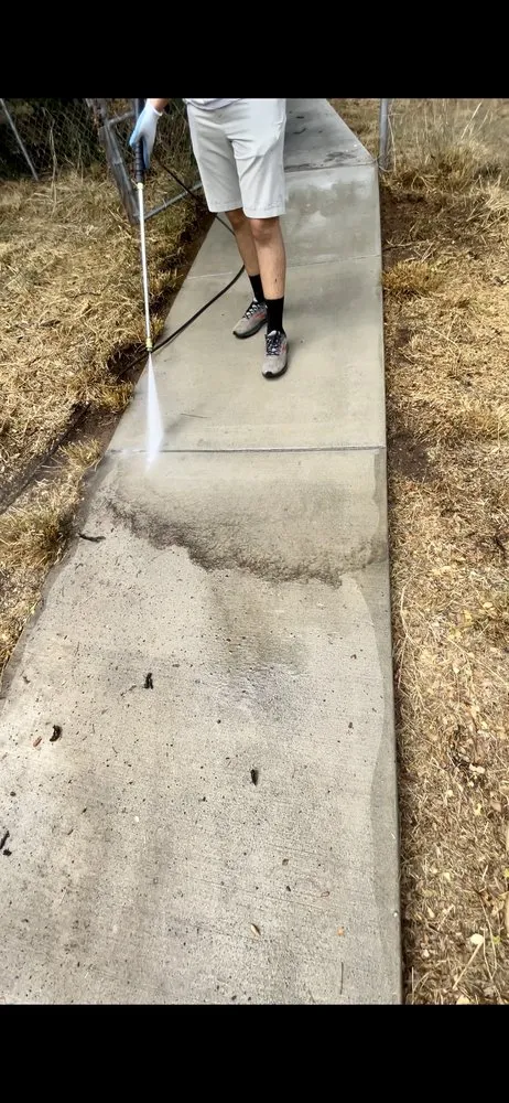 Custom outdoor landscaping in Honolulu, HI by Oahu Ultimate Cleaners