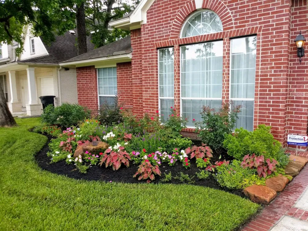 Custom garden landscaping in Humble, TX - Oak & Stone Landscapes