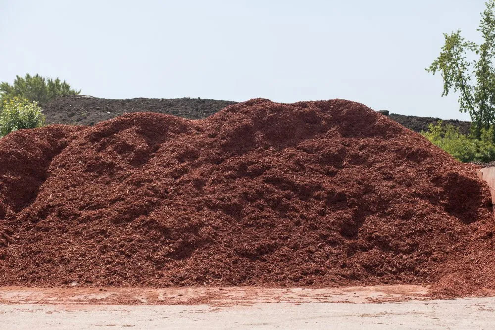 Expert residential landscaping near you in Menomonee Falls, WI by Oak Creek Wood Products