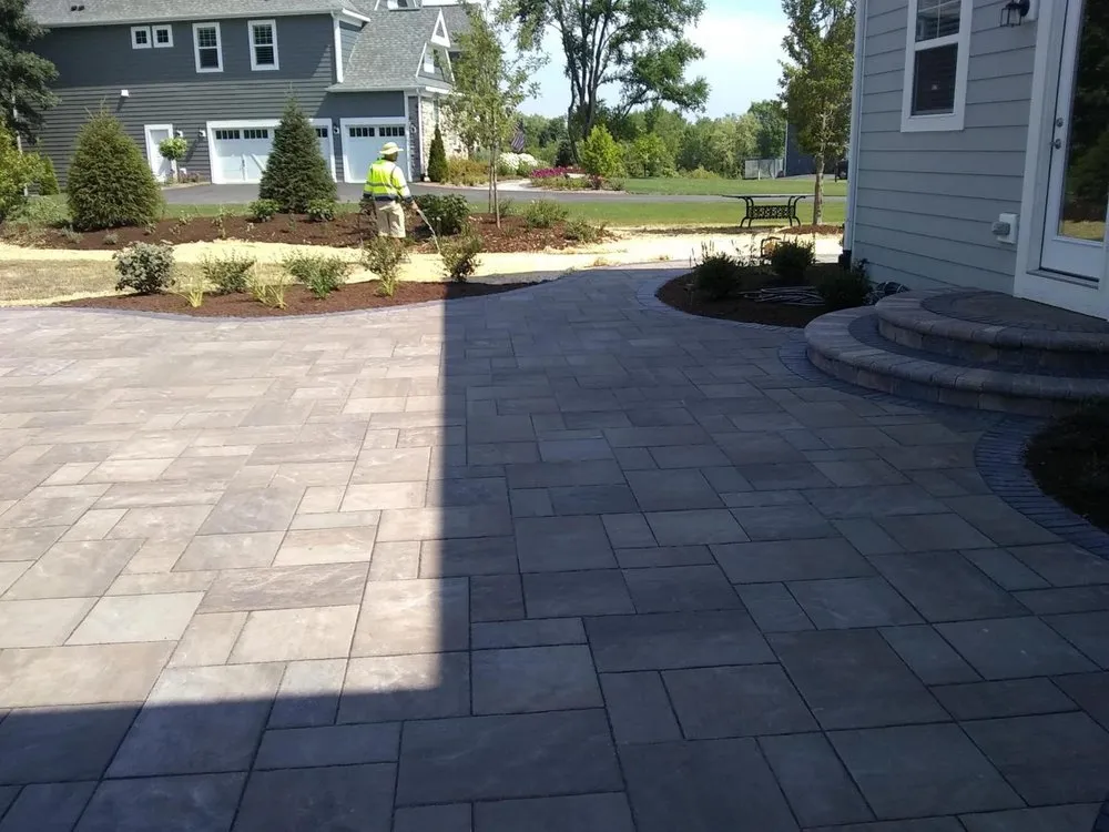 Affordable landscape design experts serving Elgin, IL - Oak Land Company