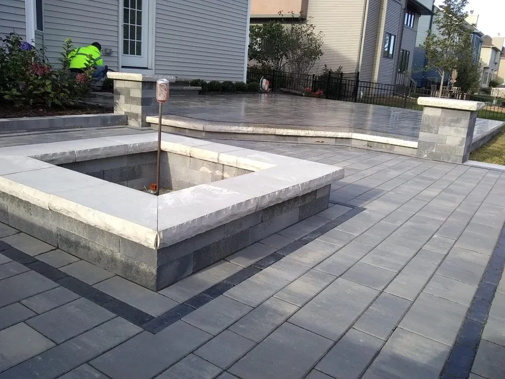 Custom yard cleanup service in Elgin, IL by Oak Land Company