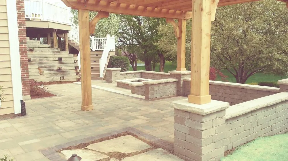 Affordable landscaping services in Elgin, IL by Oak Land Company