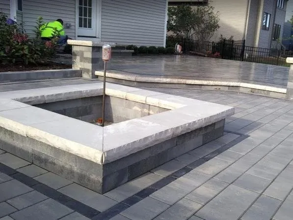 Top-rated yard maintenance in Elgin, IL by Oak Land Company