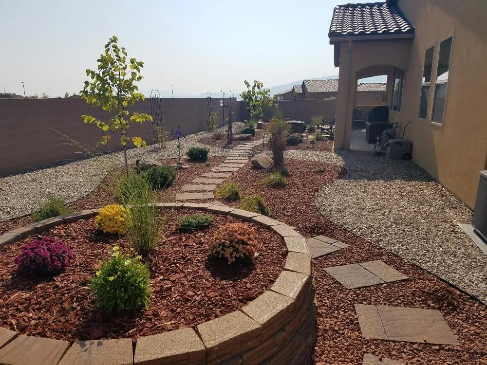 Top-rated garden landscaping for year-round maintenance across Albuquerque, NM - Oak Tree Landscape