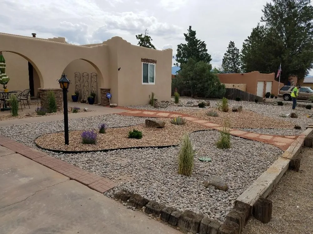 Top-rated yard cleanup service in Albuquerque, NM - Oak Tree Landscape