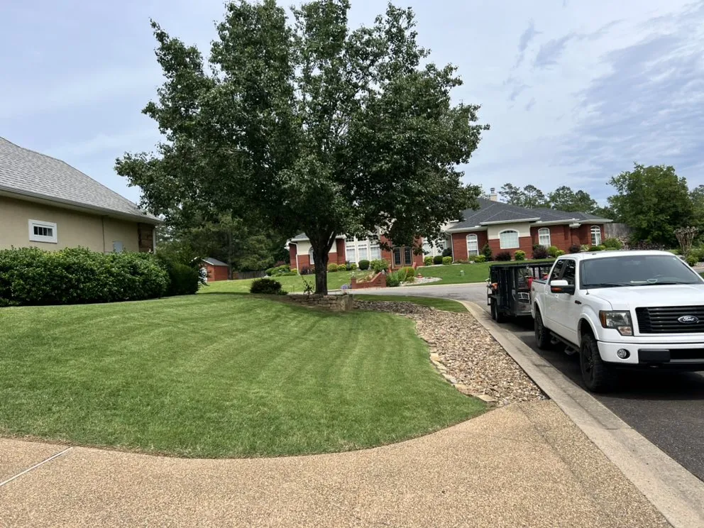 Professional garden landscaping in Hot Springs, AR by Oak Valley Property Maintenance