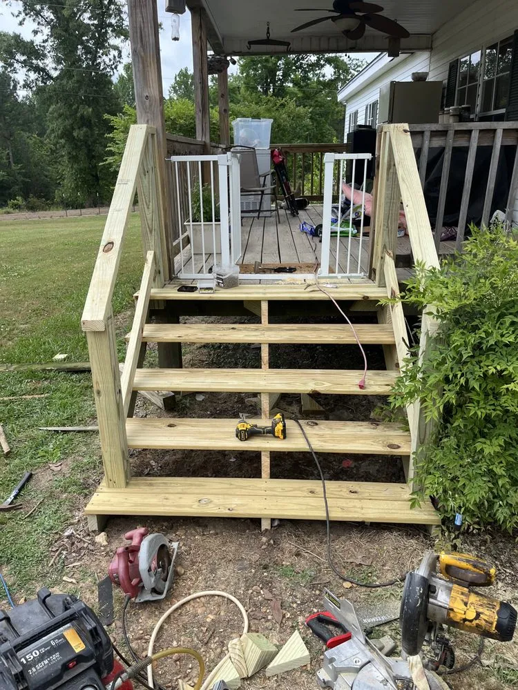 Top-rated yard cleanup service for outdoor upgrades across Vernon, AL - Oakes Landscaping and Repairs