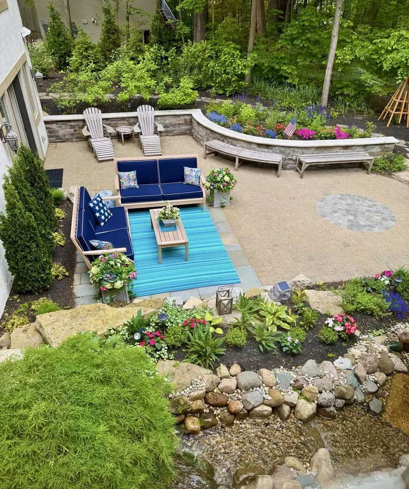 Local lawn mowing service experts serving Columbus, OH - Oakland Design