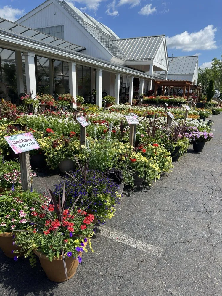 Local landscaping services with custom design in Columbus, OH by Oakland Nursery - Columbus