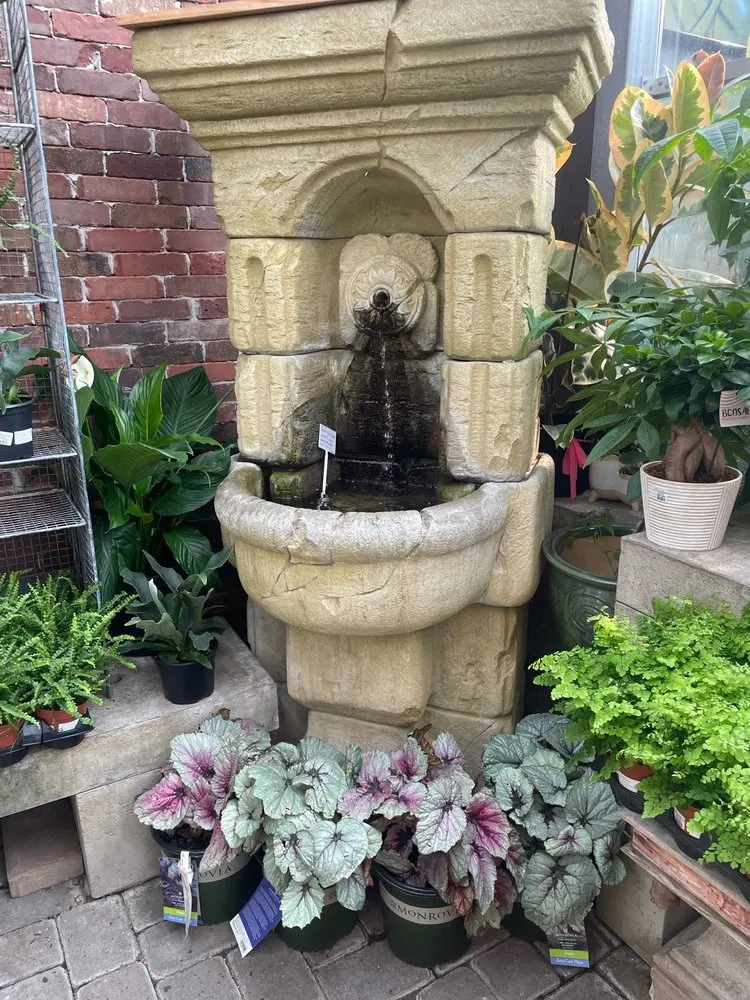 Custom yard cleanup service for year-round maintenance in Dublin, OH by Oakland Nursery