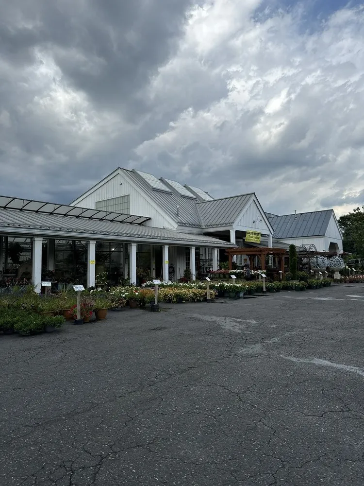 Top-rated yard cleanup service in New Albany, OH by Oakland Nursery