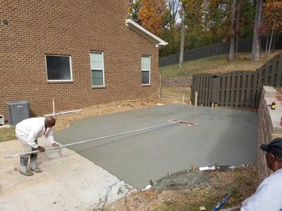 Professional lawn care service experts serving Huntsville, AL - Oakman and Associates Landscape