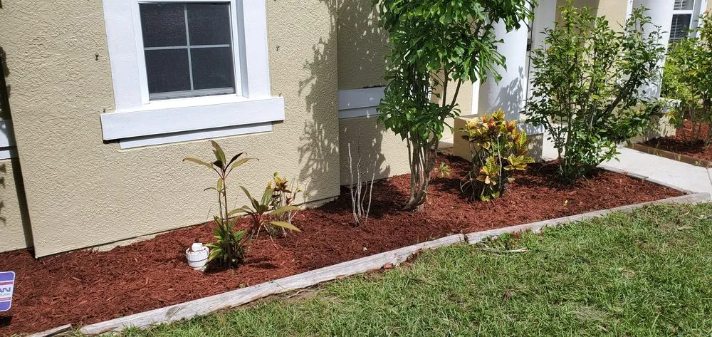 Local residential landscaping experts serving Palm Bay, FL - Oakmont Lawn care