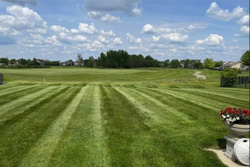 Expert yard maintenance experts serving Indianapolis, IN - Oakmont Lawncare & Landscaping