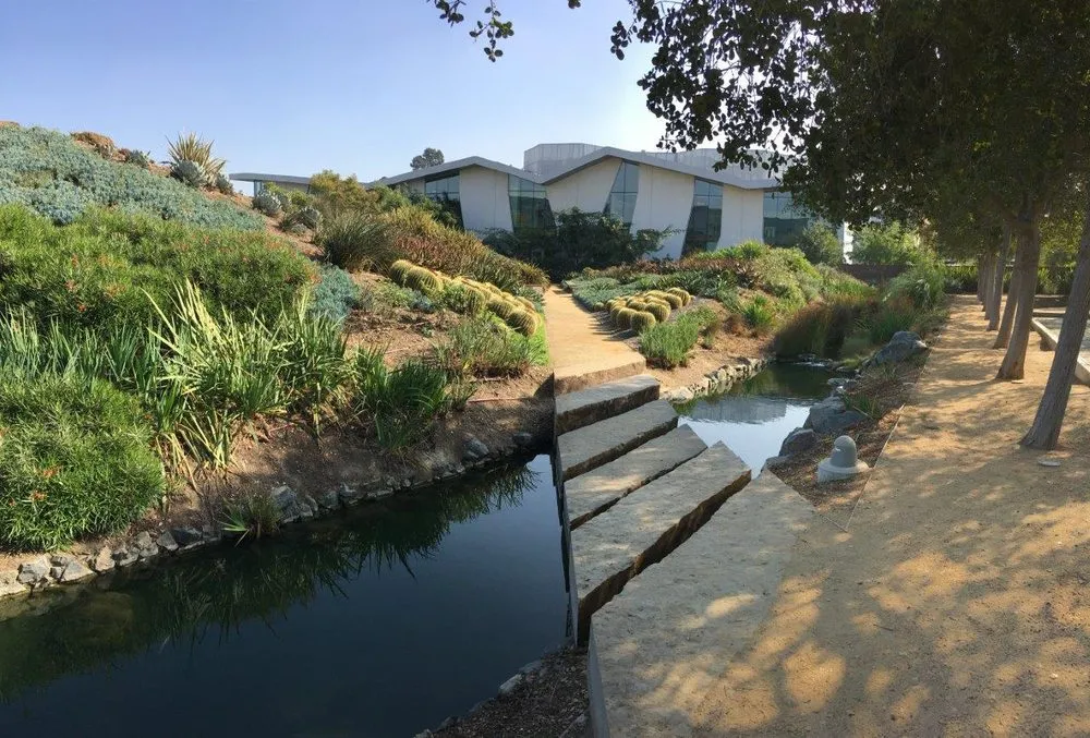 Professional garden landscaping experts serving Valenica, CA - Oakridge Landscape