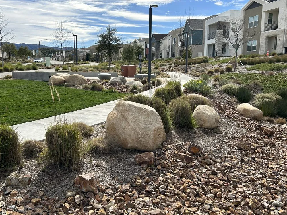 Local landscaping services experts serving Valenica, CA - Oakridge Landscape