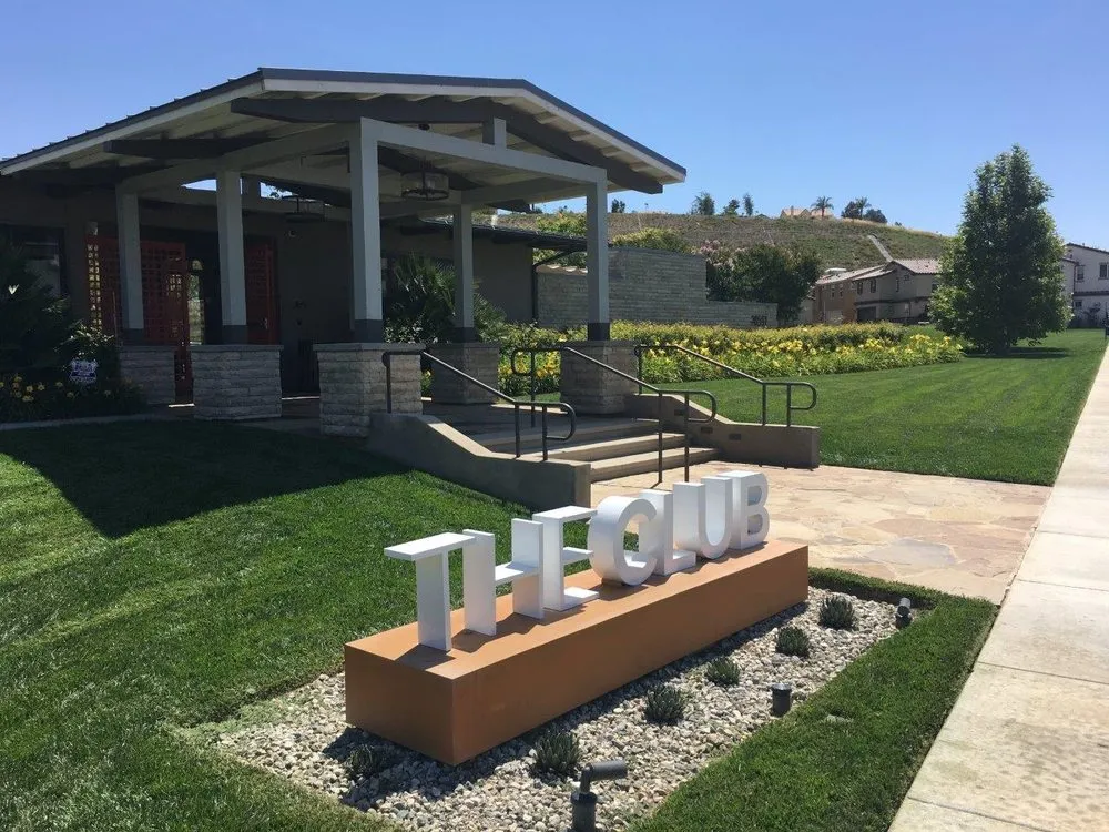 Top-rated landscaping services experts serving Valenica, CA - Oakridge Landscape