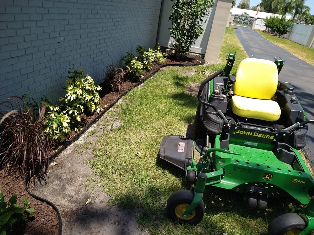 Top-rated garden landscaping for year-round maintenance in Lake Alfred, FL by Oaks Lawn & Landscape Service