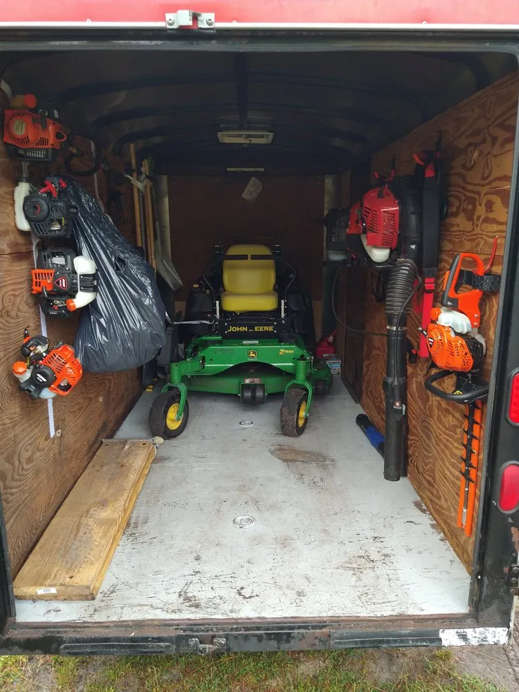 Custom lawn mowing service near you in Lake Alfred, FL by Oaks Lawn & Landscape Service