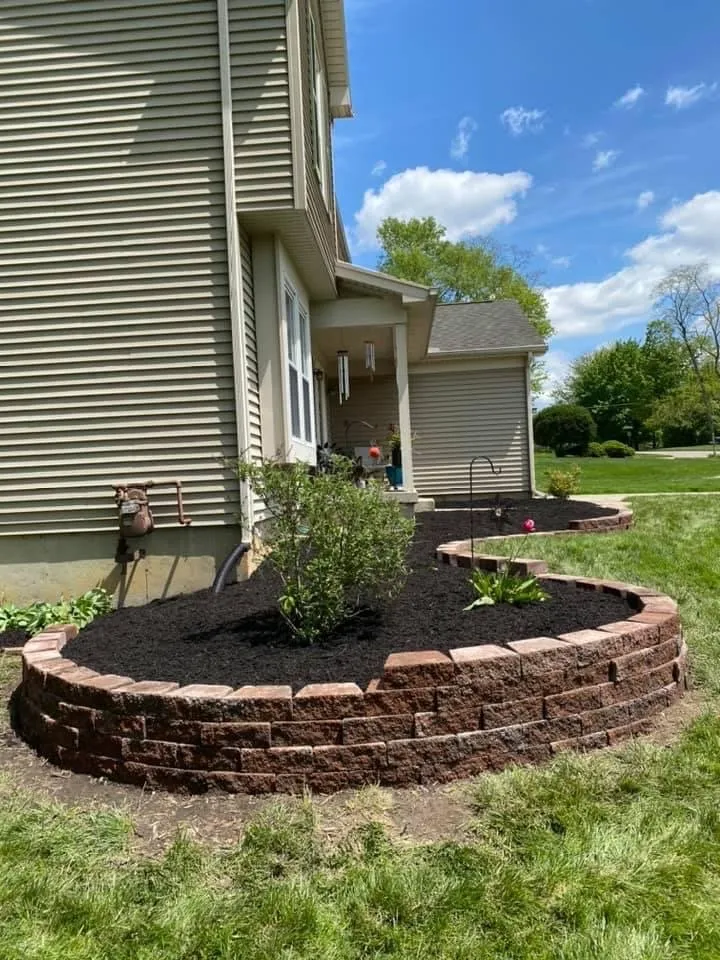Professional landscaping services experts serving Xenia, OH - Oakscapes