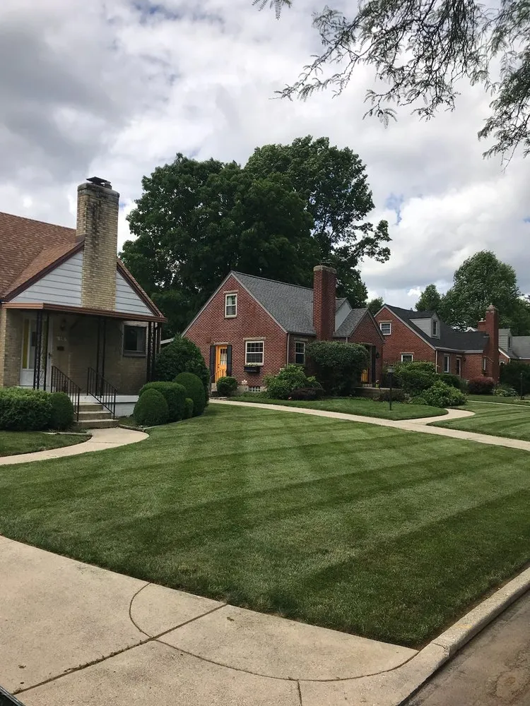 Custom yard maintenance in Kettering, OH - Oakwood Lawn & Landscaping