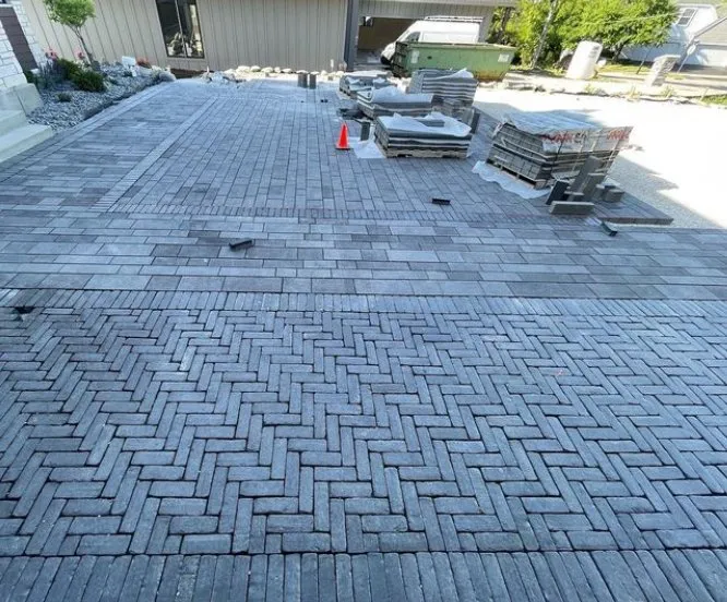 Trusted garden landscaping in Mundelein, IL by Oakwood Outdoor