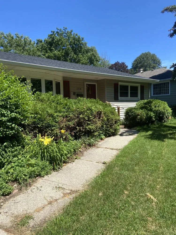 Custom lawn mowing service in waukesh, WI - Oasis Landscaping & Lawncare