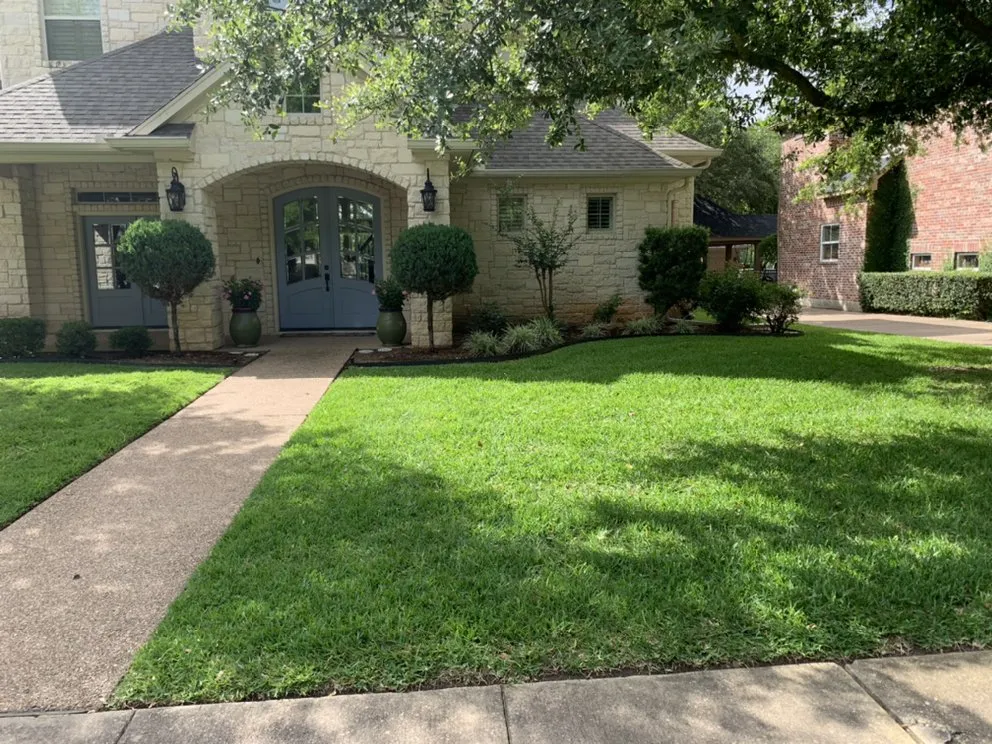 Affordable yard cleanup service in Woodway, TX by Oasis Lawn and Garden