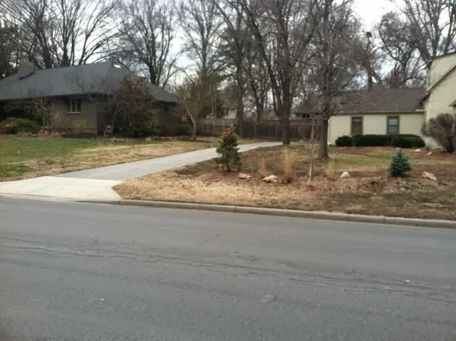 Custom lawn mowing service near you in Louisburg, KS by Oasis Lawn Care